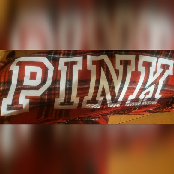 Like New 💟 27" x 88" Victoria's Secret PINK red plaid oversized scarf/throw - Picture 4 of 5